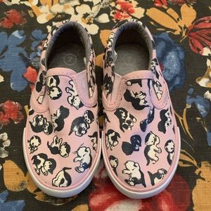 OshKosh B’gosh Kitten Slip On Shoes Size 7 Toddler